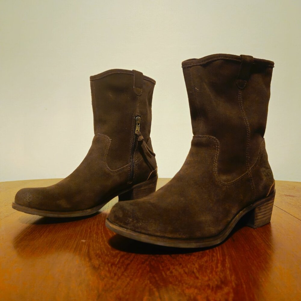 UGG W BRIAR ANKLE BOOT – LIKE NEW!